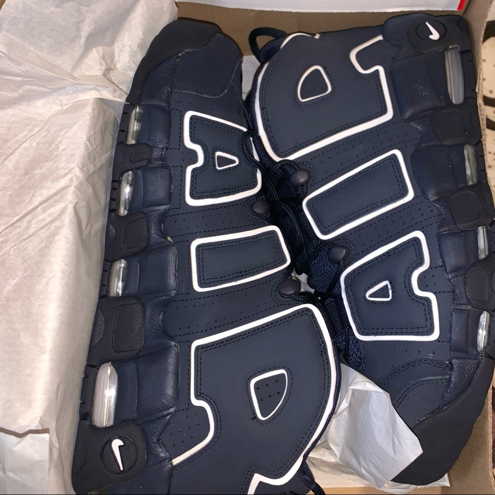 NEW Nike UPTEMPOS